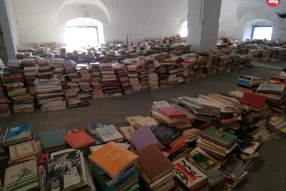 Ilustračný obrázok k článku Viac ako 50 ton kníh: Opäť presťahovali najväčší slovenský antikvariát