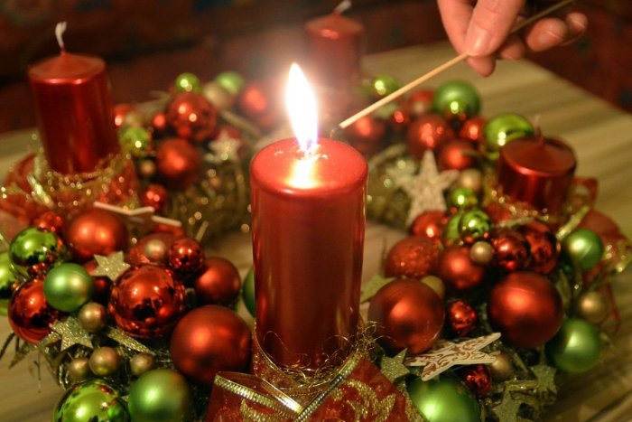 Ilustračný obrázok k článku Zapálili sme prvú zo štyroch sviečok: Tradícia adventného venca siaha do Nemecka
