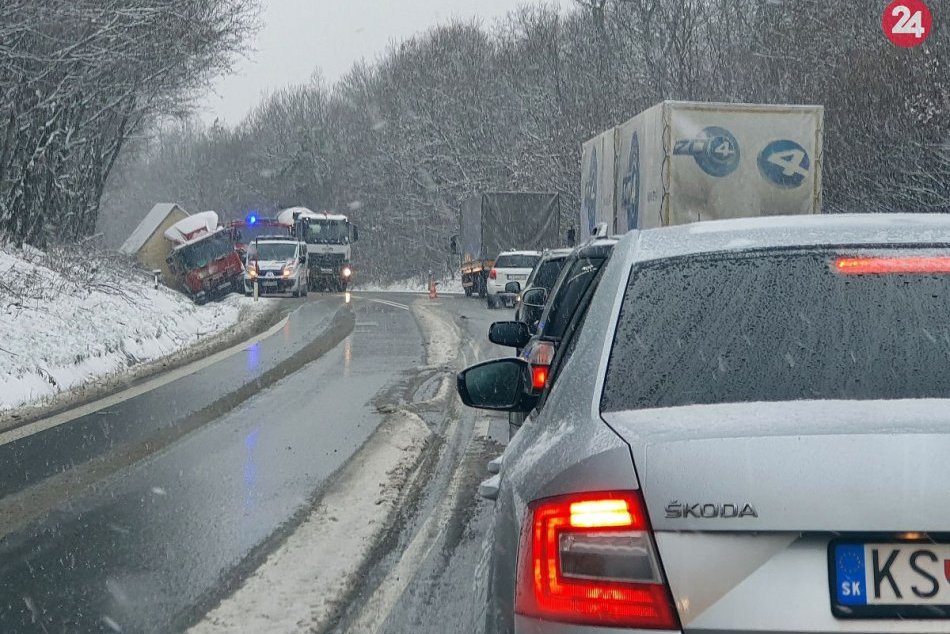 Ilustračný obrázok k článku Snehová nádielka dorazila na Slovensko: Polícia radí vodičom