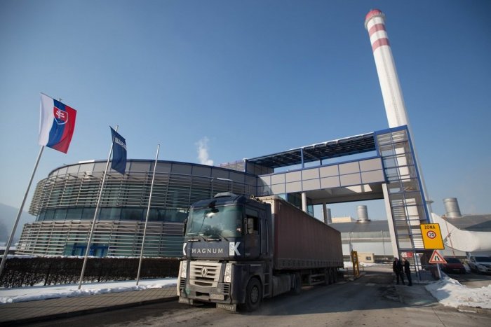 Ilustračný obrázok k článku Pre zníženie výroby odstavilo Slovalco v januári 37 pecí v elektrolýznej hale