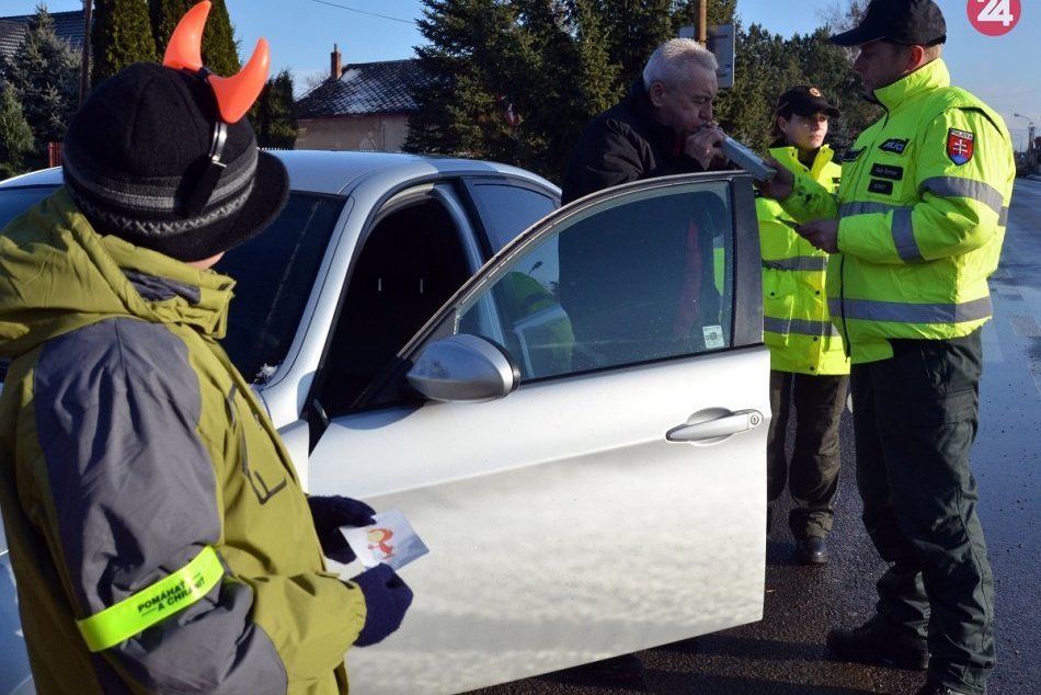 Ilustračný obrázok k článku V našom okrese zastavujú dopraváci s deťmi: Rozdávajú aj čertovské darčeky