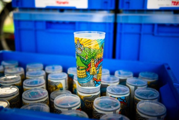 Ilustračný obrázok k článku Na Vianočných trhoch v Trenčíne sa pije inak: Pripravili tematické poháre