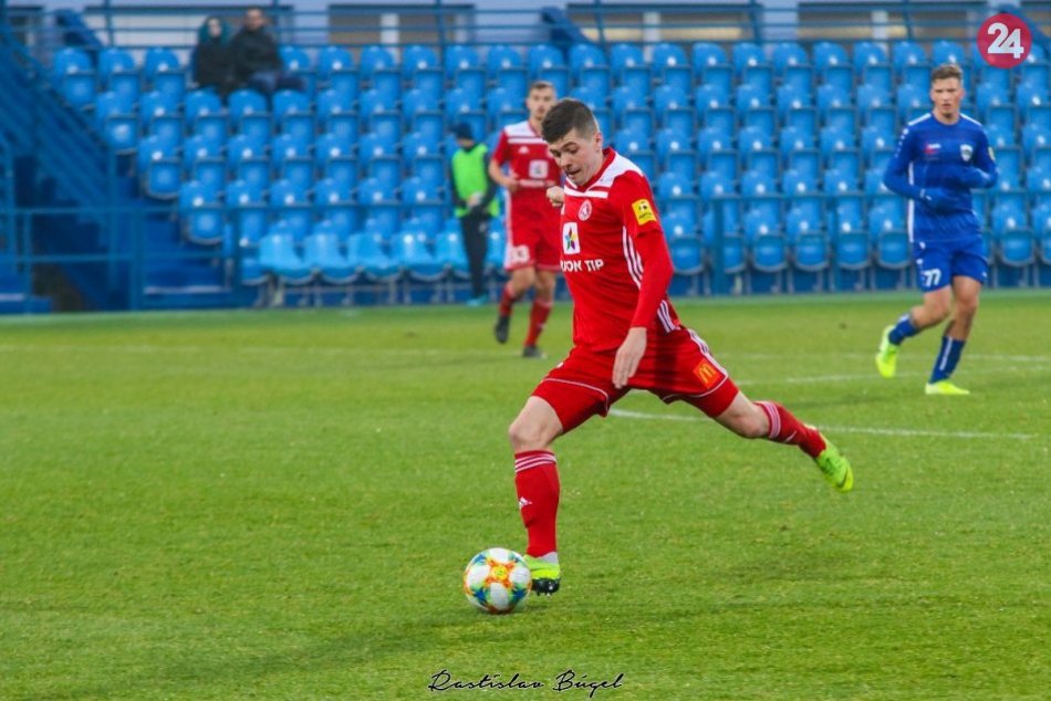 Ilustračný obrázok k článku Odchovanec Trenčína mení dres: Sťahuje sa k susedom