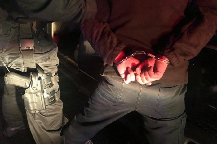 Ilustračný obrázok k článku Policajti si posvietili na drogy aj na Spiši: Mladého muža (32) zastavili v Harichovciach