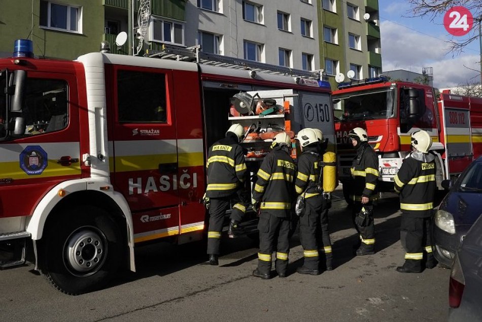 Ilustračný obrázok k článku Požiar bytovky v Prievidzi: Hasiči našli vážne zranenú osobu