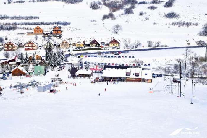 Ilustračný obrázok k článku Na Horehroní čaká lyžiarov atraktívna ponuka: Takto môžu cestovať skibusmi ZADARMO