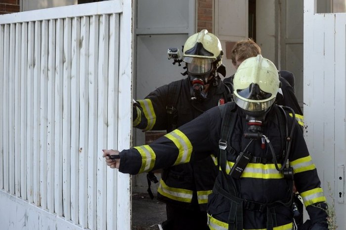 Ilustračný obrázok k článku V Družstevnej pri Hornáde zasahovali hasiči, pri dome našli bielu podozrivú látku