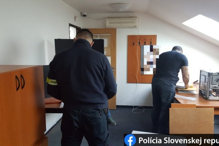 Ilustračný obrázok k článku Desiatky policajtov v Bratislave prehľadávajú podnikateľské priestory