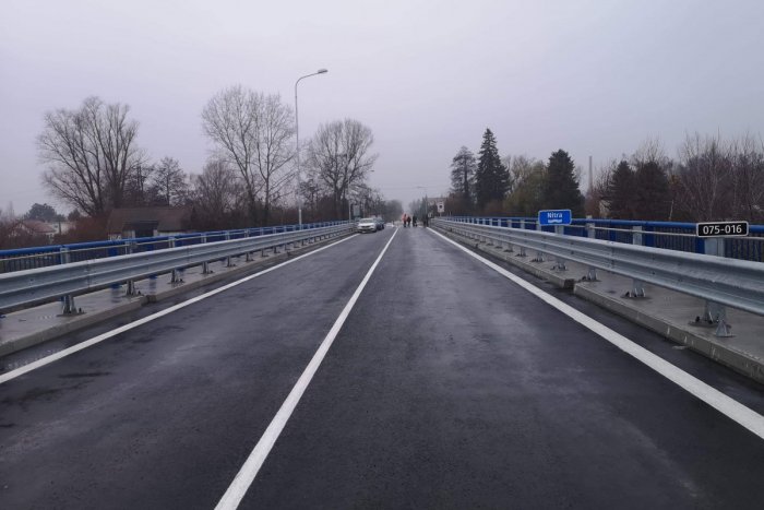Ilustračný obrázok k článku Čakanie Novozámčanov sa skončilo: Most pri Štrande je prejazdný! FOTO