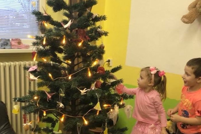 Ilustračný obrázok k článku Milá akcia pre najmenších: Zdobenie vianočného stromčeka aj domácich medovníčkov