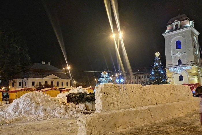 Ilustračný obrázok k článku Spestrením zimy na Horehroní je snehový labyrint v Brezne, FOTO