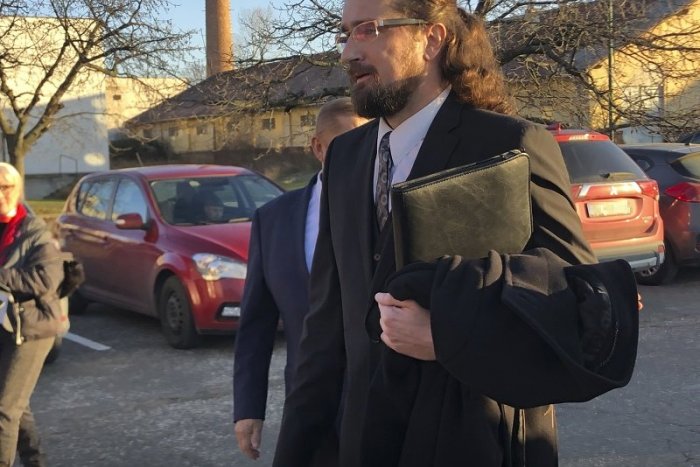 Ilustračný obrázok k článku Konšpirátor a šéfredaktor plátku Zem a Vek je odsúdený za extrémizmus. Pokuta 4000 eur alebo basa