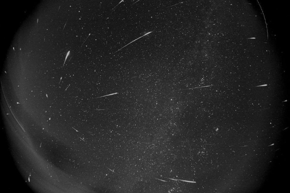 Ilustračný obrázok k článku Romantika pod hviezdami pre otužilcov: Vrcholí meteorický roj