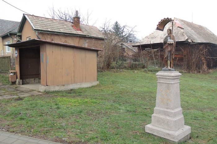 Ilustračný obrázok k článku V dedinke pri Žiari obnovili vyše storočnú sochu: Pre miestnych je srdcovkou, FOTO