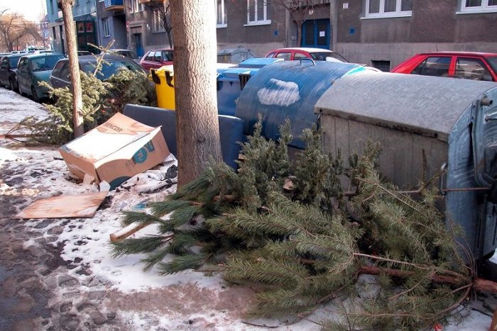 Ilustračný obrázok k článku Zasype nás odpad: Počas Vianoc ho z roka na rok pribúda