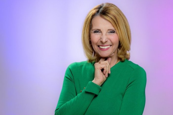 Ilustračný obrázok k článku Ďalšia smutná správa. Počas Vianoc zomrela známa televízna hlásateľka