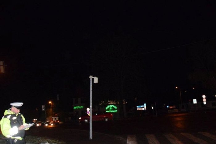 Ilustračný obrázok k článku Neznámy vodič zrámoval semafor v Prievidzi a ušiel: Polícia hľadá svedkov, FOTO