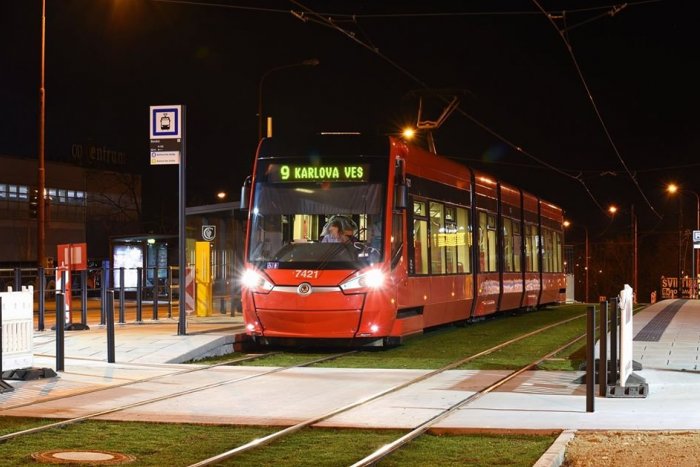 Ilustračný obrázok k článku VEĽKÝ PREHĽAD: Nočné električky a posilnené autobusy. MHD je pripravená na Silvestra ako ešte nikdy