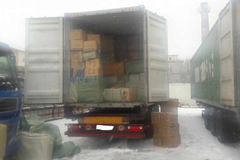 Ilustračný obrázok k článku Nitrianski colníci v akcii: Zaistili vyše 2 milióny kusov nezákonne privezeného tovaru