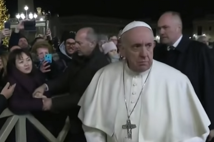 Ilustračný obrázok k článku KURIOZITA DŇA: Pápež v novoročnej homílii odsúdil násilie voči ženám, jednu predtým udrel, VIDEO