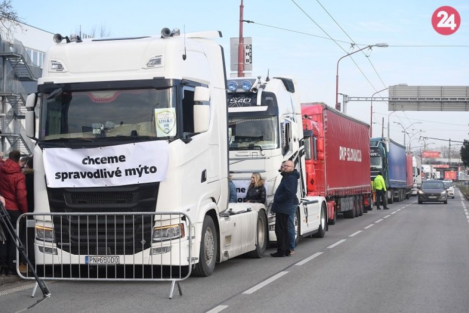 Ilustračný obrázok k článku Autodopravcovia pokračujú v štrajku: Zablokujú viaceré úseky