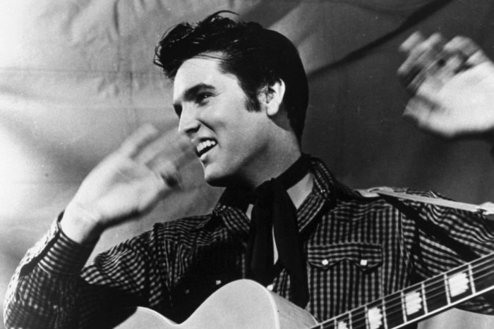 Ilustračný obrázok k článku RANNÁ ŠTVORKA: Pred 85 rokmi sa narodil kráľ rokenrolu Elvis Presley