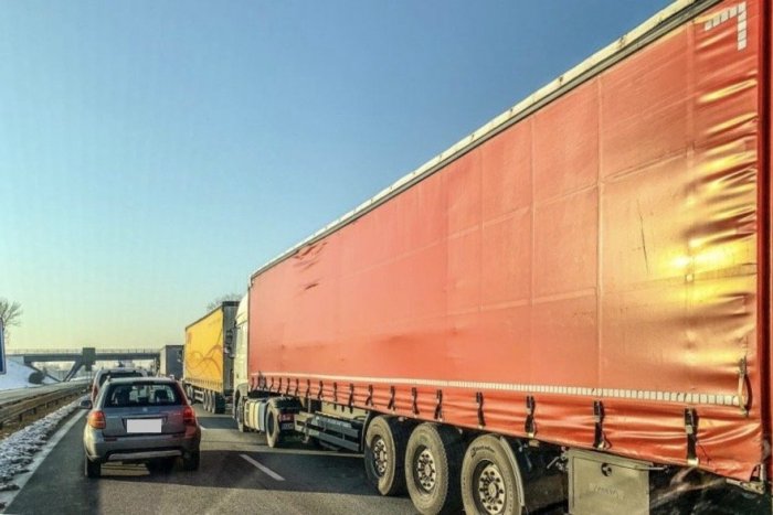 Ilustračný obrázok k článku Autodopravcovia zablokujú cestu E58 od Rožnavy po Košice