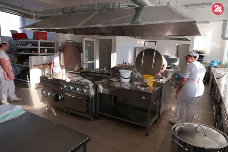 Ilustračný obrázok k článku Veľká obnova v jelšavskej škole: Obľúbené buchty pripravia žiakom v novej kuchyni, FOTO