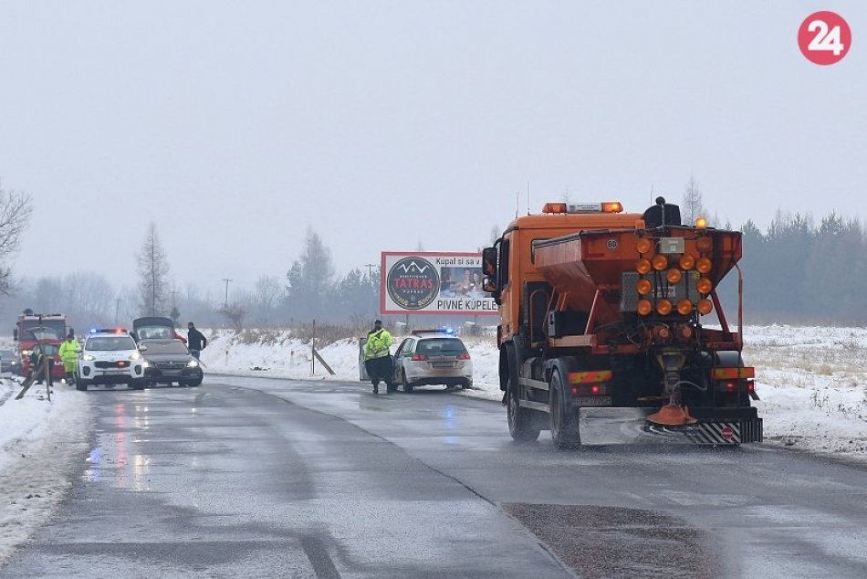 Ilustračný obrázok k článku Zima už preverila vodičov: Na cestách v Trnavskom kraji od rána pribúdajú nehody