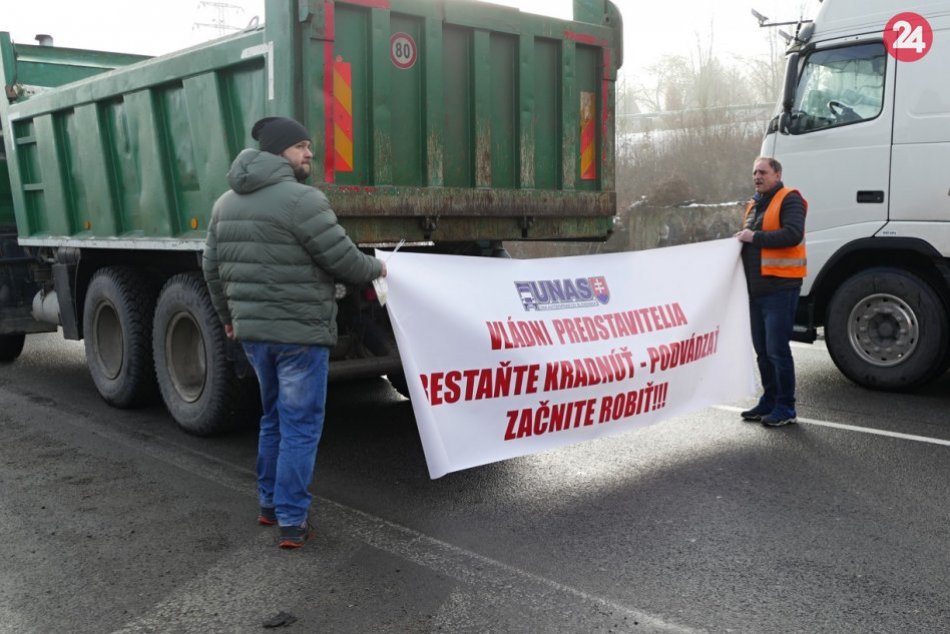 Ilustračný obrázok k článku FOTO a VIDEO z blokády v Žiline: Zostávame tu, možno aj do pondelka, tvrdí štrajkujúci