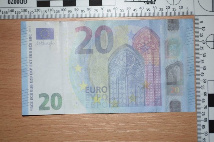 Ilustračný obrázok k článku Polícia rieši falzifikáty v Brezne: Do obehu sa dostali falošné bankovky