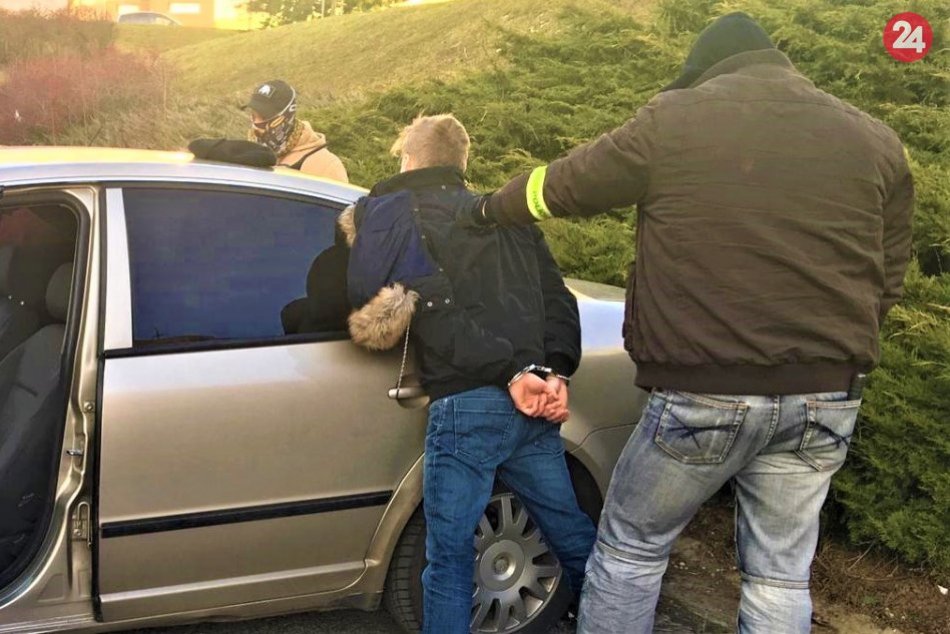 Ilustračný obrázok k článku Drogový záťah v Trenčíne v súčinnosti s NAKA: Zadržané tri osoby, FOTO