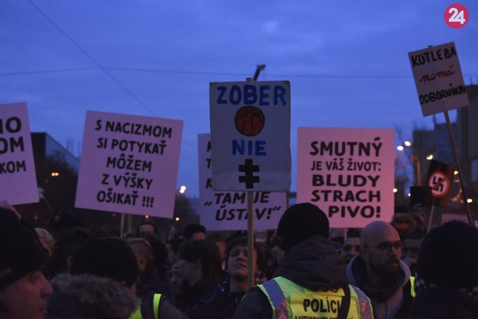 Ilustračný obrázok k článku Nitra sa mobilizuje proti kotlebovcom: Obyvatelia zvolávajú tichý protest