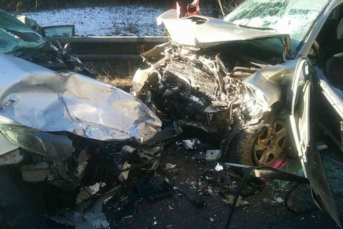 Ilustračný obrázok k článku Čelná zrážka áut v Liptovskej Osade: Trojicu zranených museli vyslobodzovať technikou!