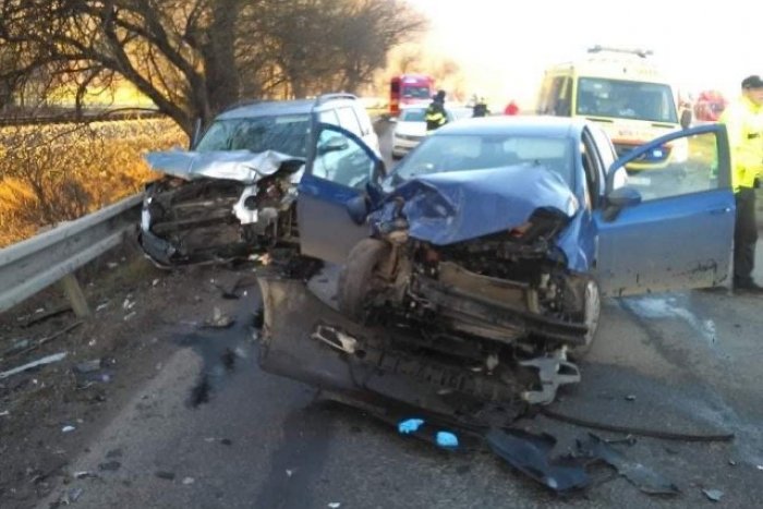 Ilustračný obrázok k článku Vážna nehoda pri Žiline: Niekoľko zranených, cesta je neprejazdná
