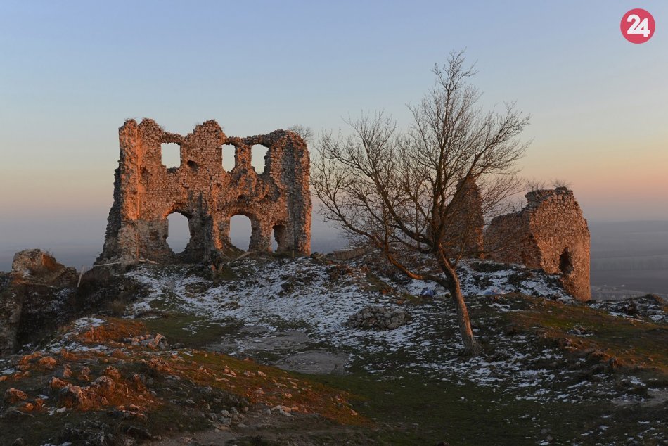 Ilustračný obrázok k článku Tip na výlet: Na zrúcanine Turnianskeho hradu straší duch hradnej panej