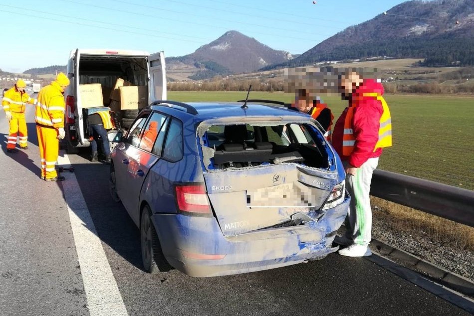 Ilustračný obrázok k článku Nehoda troch áut na D1 v Považskej Bystrici: Doprava je obmedzená, FOTO