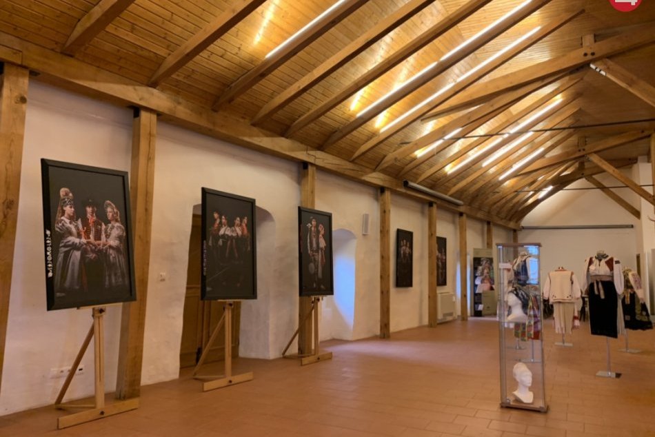 Ilustračný obrázok k článku Kasáreň Trenčianskeho hradu rozžiari rozprávkový svet: Prinášajú toho viac, FOTO