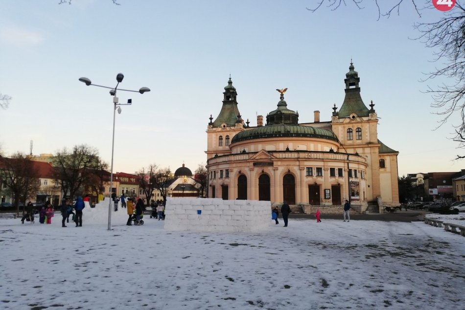 Ilustračný obrázok k článku Snehové atrakcie v centre Spišskej: Deti poteší mini hrad aj pevnosť, FOTO