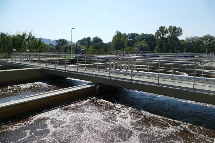 Ilustračný obrázok k článku Čistiareň odpadových vôd vo Vrakuni ohrozili ropné látky