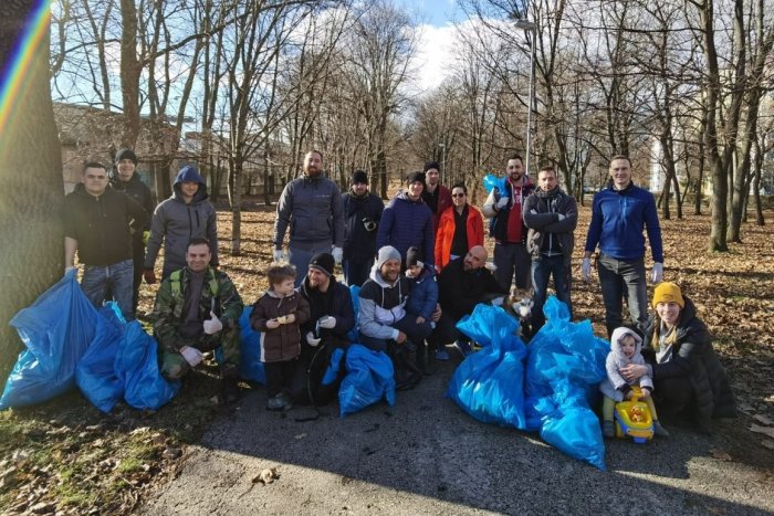 Ilustračný obrázok k článku Trnava už začala s jarným upratovaním: Dobrovoľníci dali do poriadku park