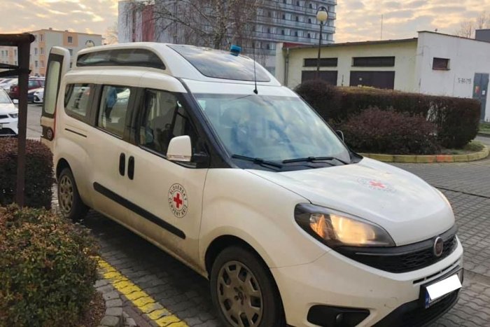 Ilustračný obrázok k článku Koronavírus: Sociálny taxík dočasne končí, Červený kríž pozastavuje donášku obedov