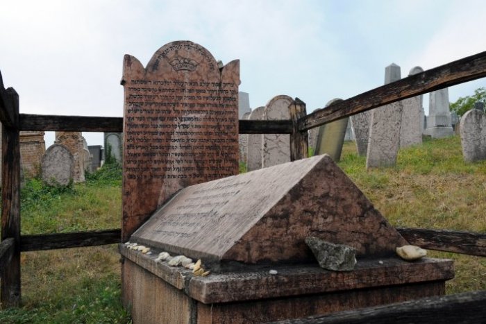 Ilustračný obrázok k článku Židovský cintorín ukrýva tisíce hrobov: Láka aj pútnikov z Izraela