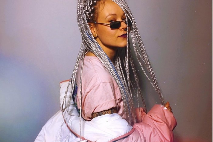 Ilustračný obrázok k článku Umelkyňa prišla s pekným nápadom: Zapojili sa aj známi fashion dizajnéri, FOTO