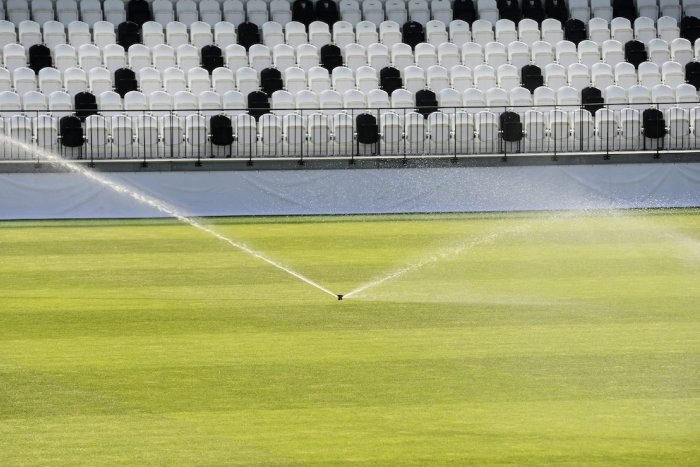 Ilustračný obrázok k článku V Humennom chcú zefektívniť využívanie zrážkovej vody: Pocíti to futbalový trávnik