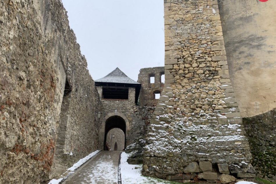 Ilustračný obrázok k článku Návštevníci si nás obľúbili: O rekord sa postaral hlavne Trenčiansky hrad