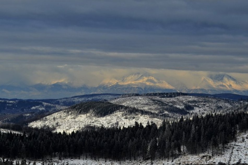 Ilustračný obrázok k článku Zamrznutá krajina a krásne výhľady navôkol: FOTO priamo z Volovca