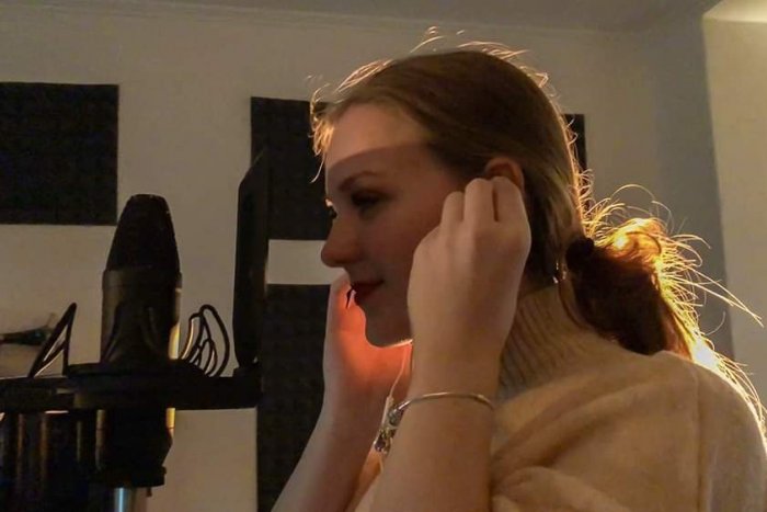 Ilustračný obrázok k článku Nový klip talentovanej Miriam (18) z Rožňavy: Svetlo sveta uzrel na Valentína, VIDEO