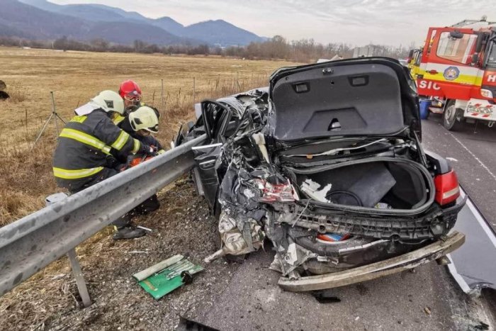Ilustračný obrázok k článku Nehoda na R1 pri Žiari: Kamionista (32) vpálil do odstaveného auta, FOTO