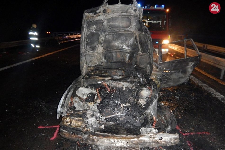 Ilustračný obrázok k článku Nehoda troch áut na R1: Niekoľko zranených, auto v plameňoch